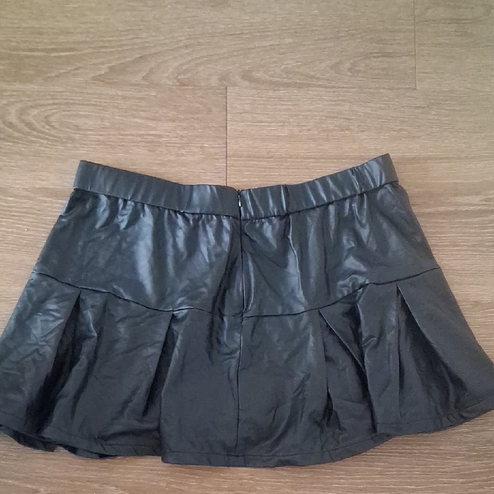 Black Pleated Mini Skirt